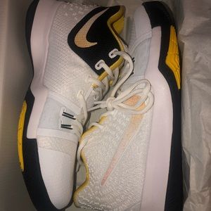 Kyrie 3